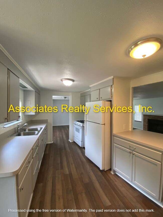 Building Photo - Rare find! 4 bed/3 bath House in Newberry, FL on one acre