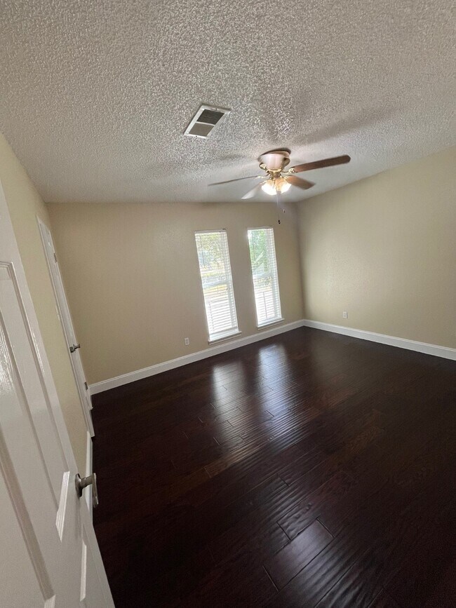 Building Photo - 6416 Bankside Dr