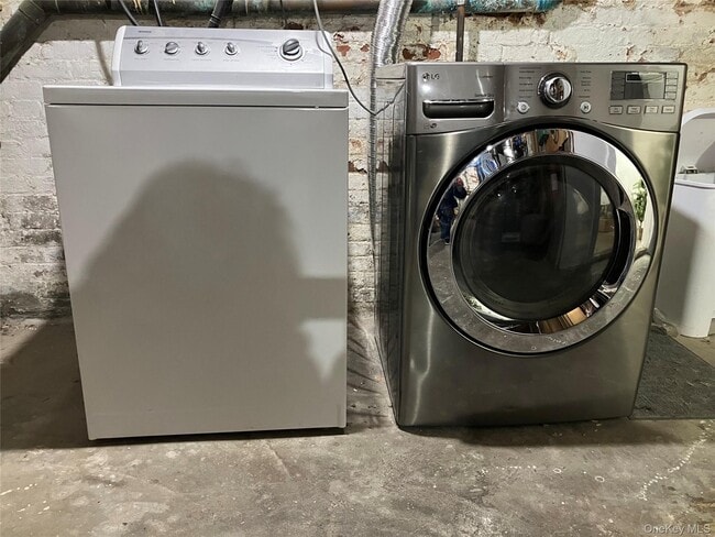 Building Photo - 18 Park Ave