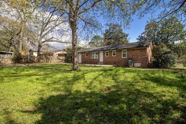 Building Photo - 1515 Sandra Dr