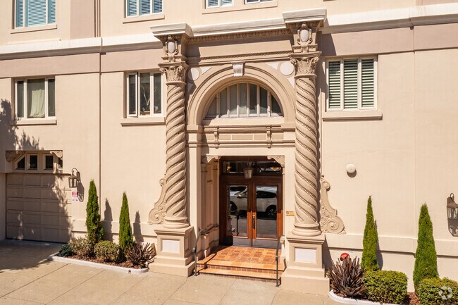 Entrance - La Mirada Apartments