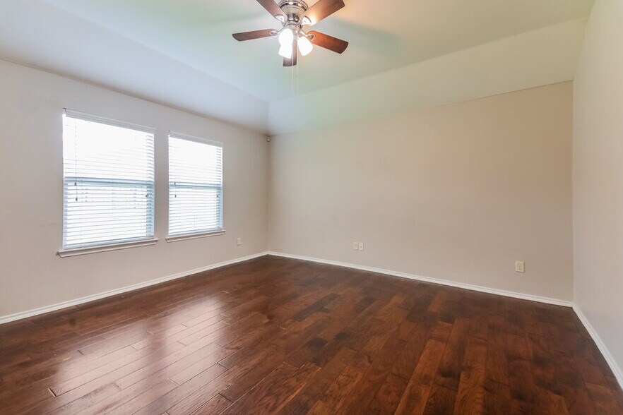 Building Photo - 2116 Meadow View Dr