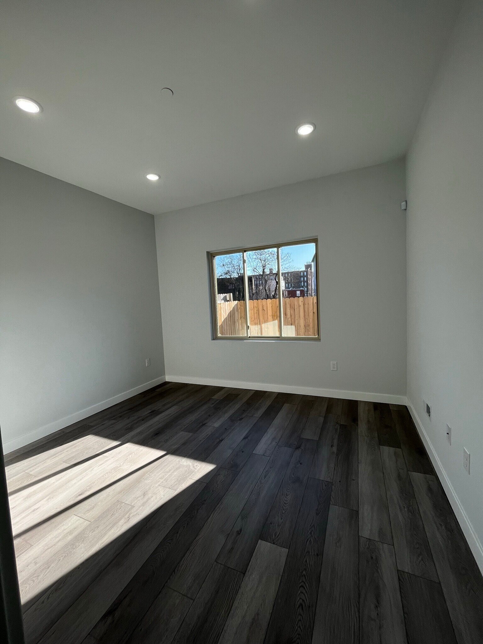 Building Photo - 522 W Berks St