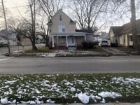 Building Photo - Very well decorated and furnished 4 BR hou...