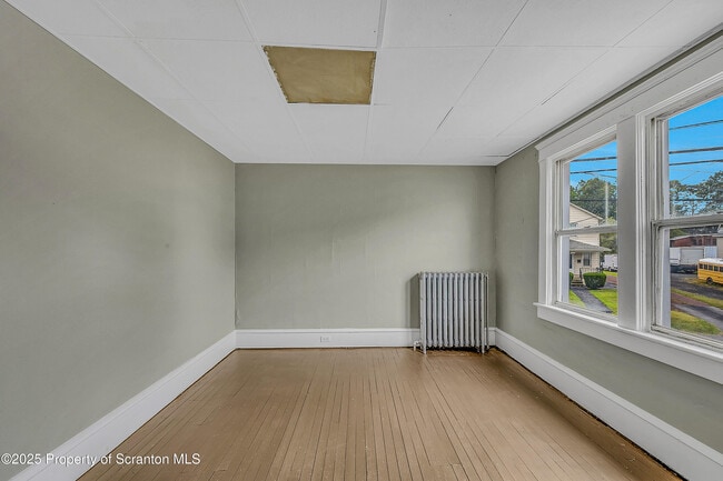 Building Photo - 627 Main St