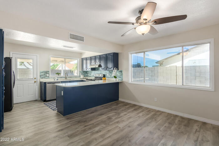 Building Photo - 8533 W Golden Ln