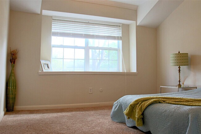 Building Photo - 10306 Bob White Dr