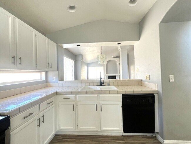 Building Photo - 3-Bedroom, 2-Bath House - Las Vegas, NV