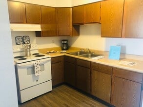 Building Photo - East Park Village