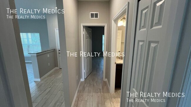 Building Photo - 3290 Halden Ave SE