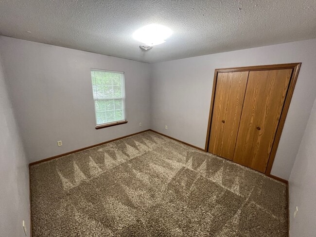 Building Photo - Spacious 4 Bedroom Unit in Central Manhattan!