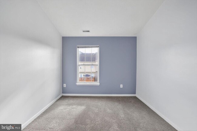 Building Photo - 5015 Leasdale Rd