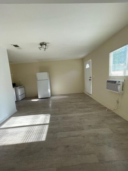 Building Photo - 6251 Canby Ave