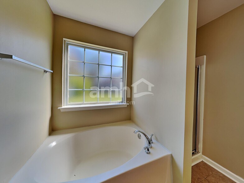 Building Photo - 1039 Saddle Wood Dr