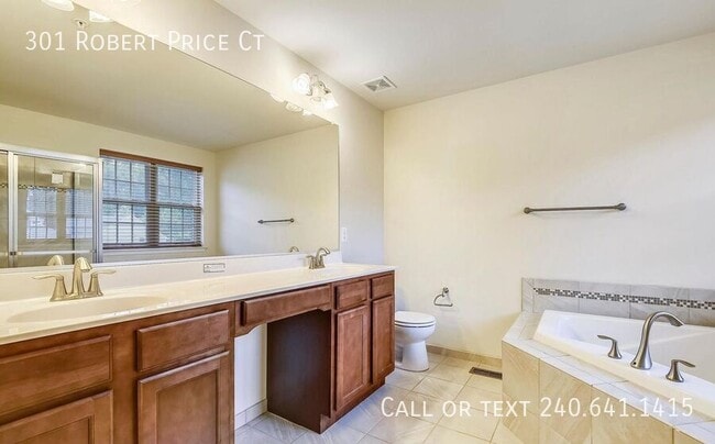 Building Photo - 301 Robert Price Ct