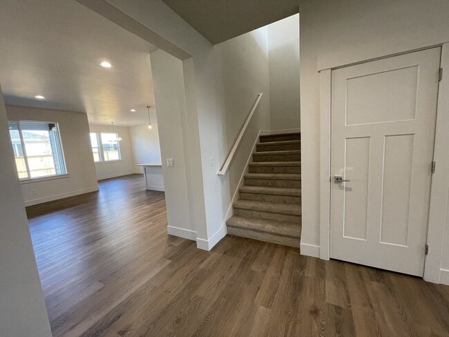 Building Photo - Beautiful 4 Bedroom, 3.5 Bathroom Home in Prescott Ranch!