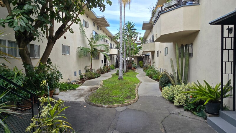 Building Photo - 12015 Lamanda St