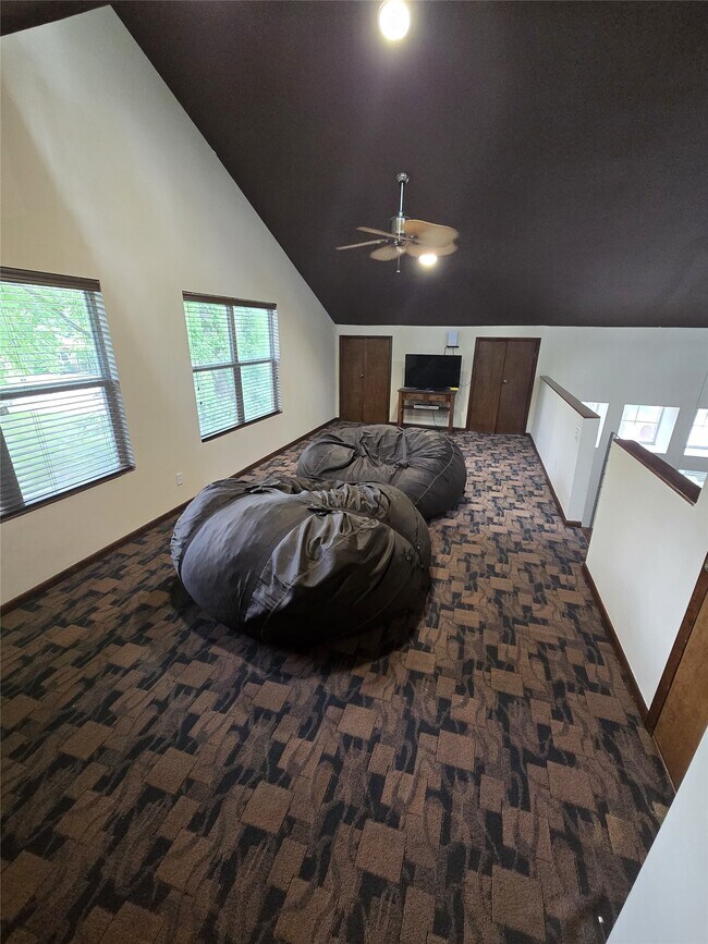 Building Photo - 3231 Hemingway Dr
