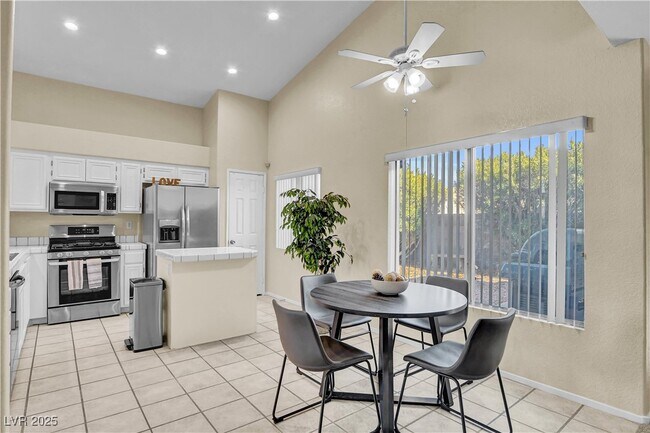 Building Photo - 9309 Mountain Rise Ave