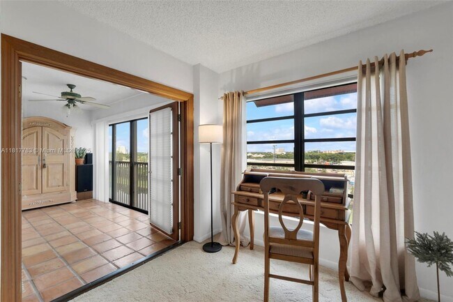 Building Photo - 2206 S Cypress Bend Dr