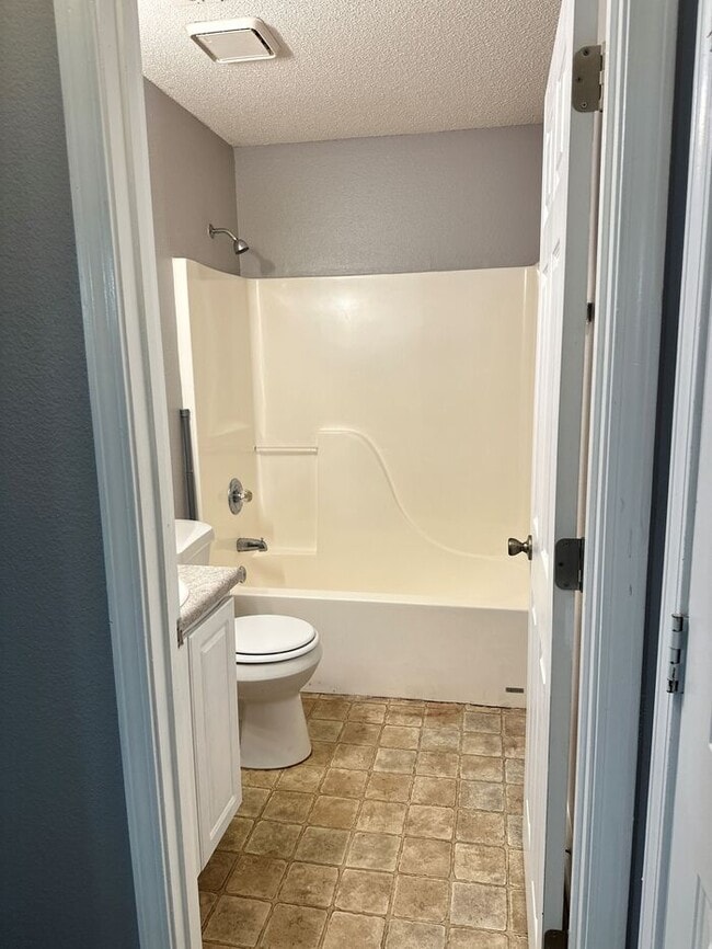 Building Photo - 3/2 Cottage in Maple Oaks Subdivision with garage