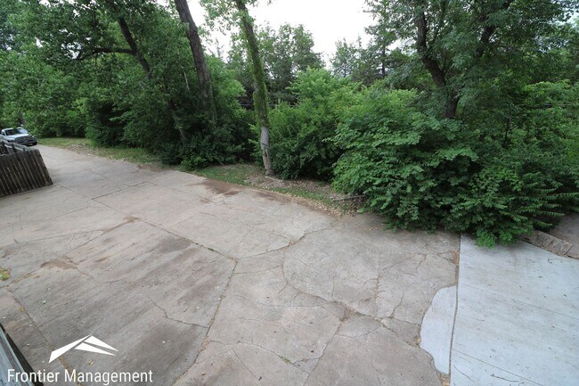 Building Photo - 4 br, 2 bath House - 824 Dondee Dr.