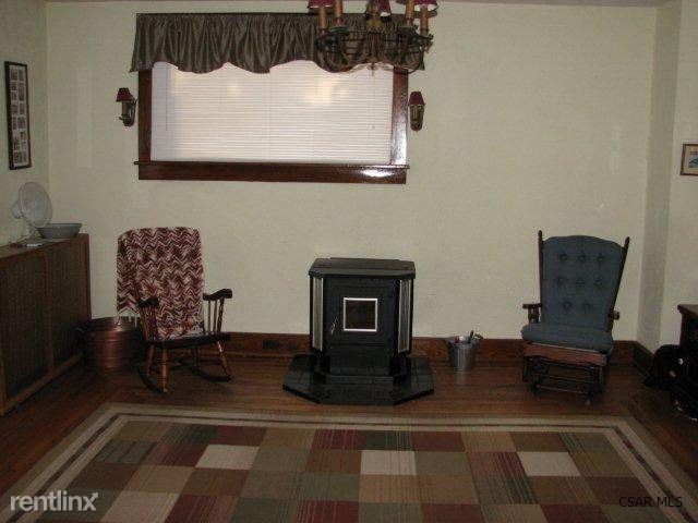 Building Photo - 4 br, 2 bath House - 457 Strayer Street,