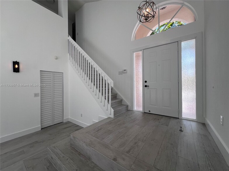 Building Photo - 725 NW 156th Ave