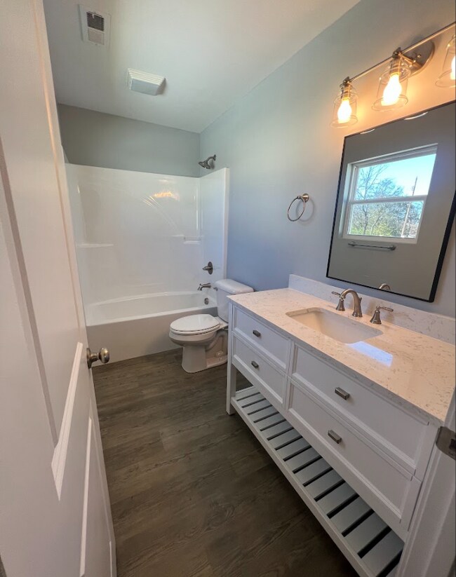 Building Photo - 3615 Lyle Ave