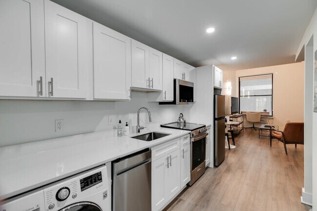 Building Photo - 150S S Independence Mall W