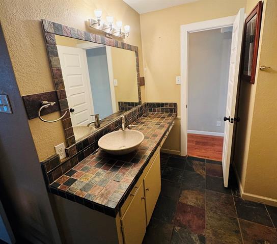 Building Photo - 2615 Gladiolus Ln