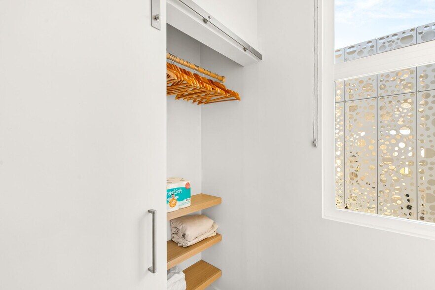 Building Photo - 519 S 6th St