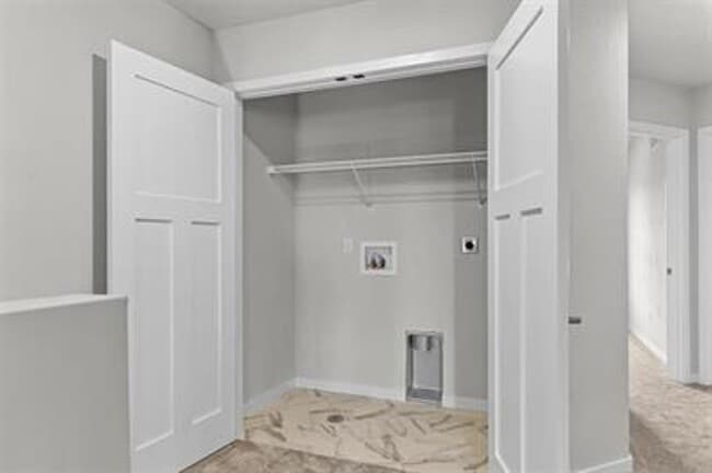 Building Photo - VIDEOTOUR: Newer Townhouse located in Neenah! PETS WELCOME