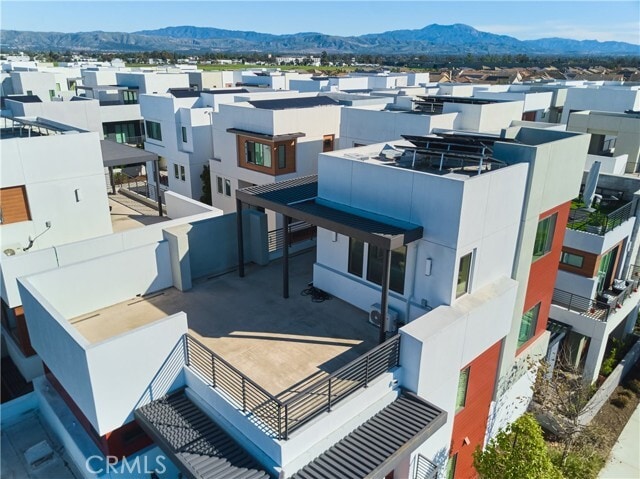 Building Photo - 6 Transport