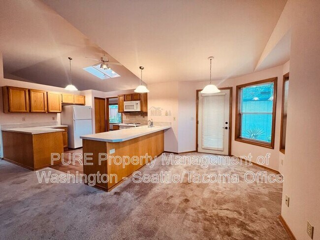 Building Photo - 2913 Briar Lea Loop SE