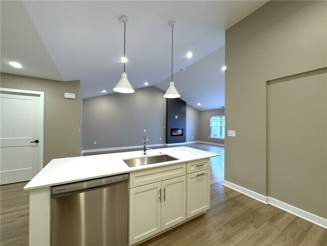 Building Photo - 593 Championship Dr
