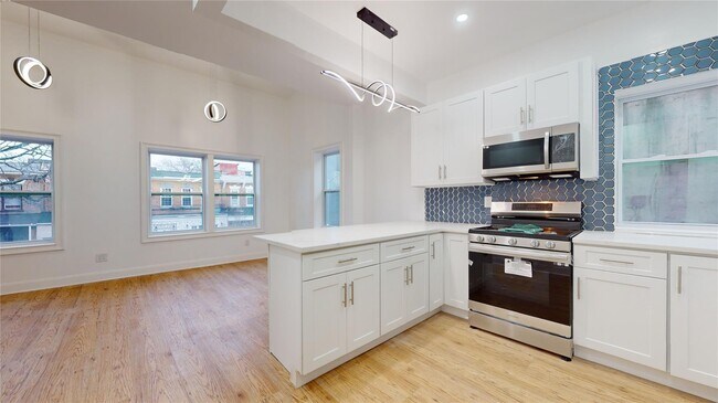 Building Photo - 2050 Strauss St