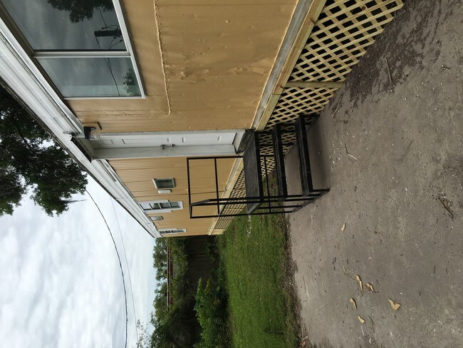 Building Photo - 5123 E Broadway Ave