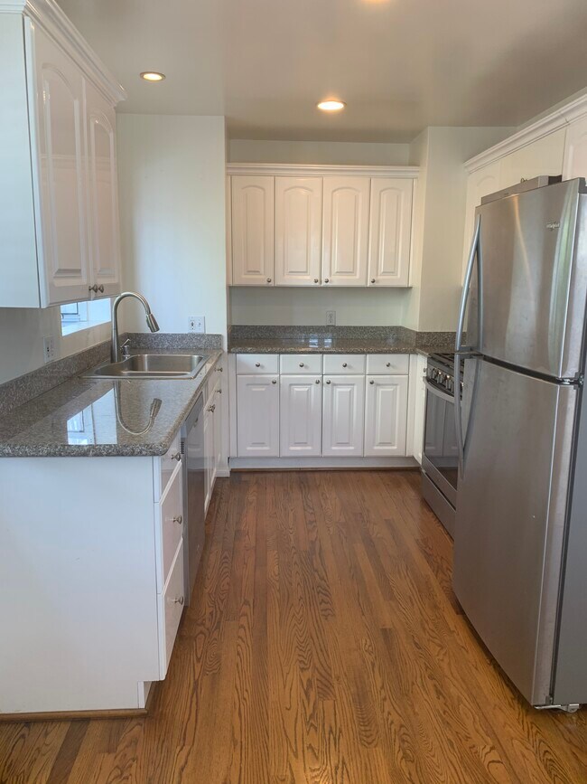 LARGE KITCHEN - 10874 National Blvd