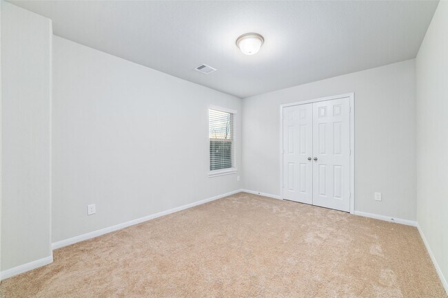 Building Photo - 4919 Vly White Oak Ln