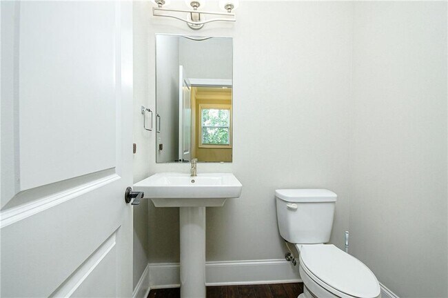 Building Photo - 1299 Linden Ct