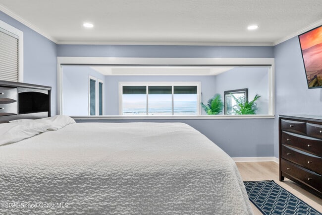 Building Photo - 5050 Ocean Beach Blvd