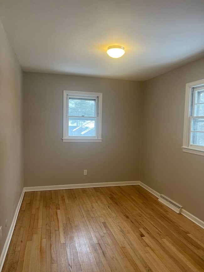 Building Photo - 31-33 Jeffrey Terrace