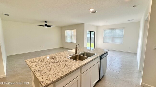 Building Photo - 6495 Topaz Dr