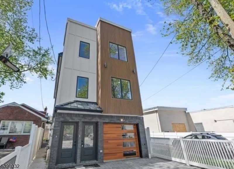 Primary Photo - 13 Brook St