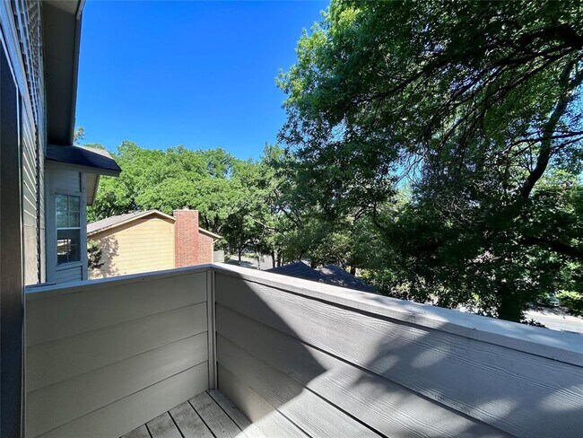 Building Photo - 1707 Waterloo Tr