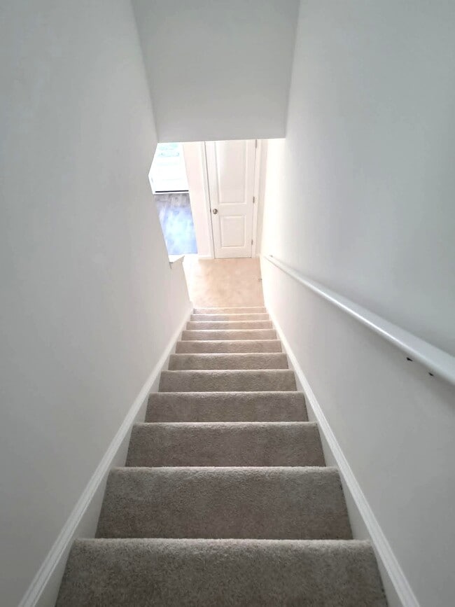 Building Photo - 222 Clement Lp