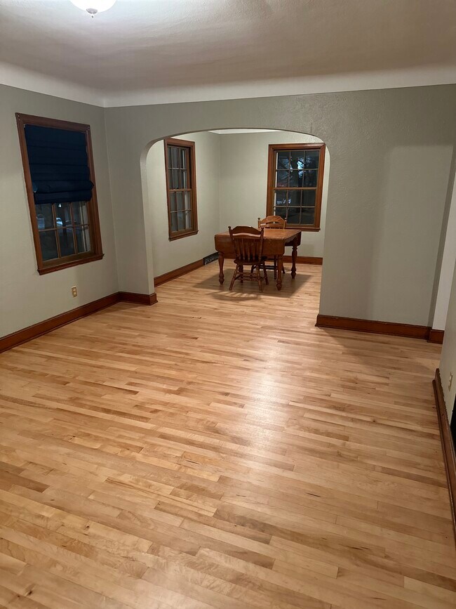 Building Photo - 803 Young St