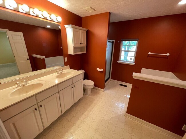 Building Photo - 3914 Stone Hollow Dr