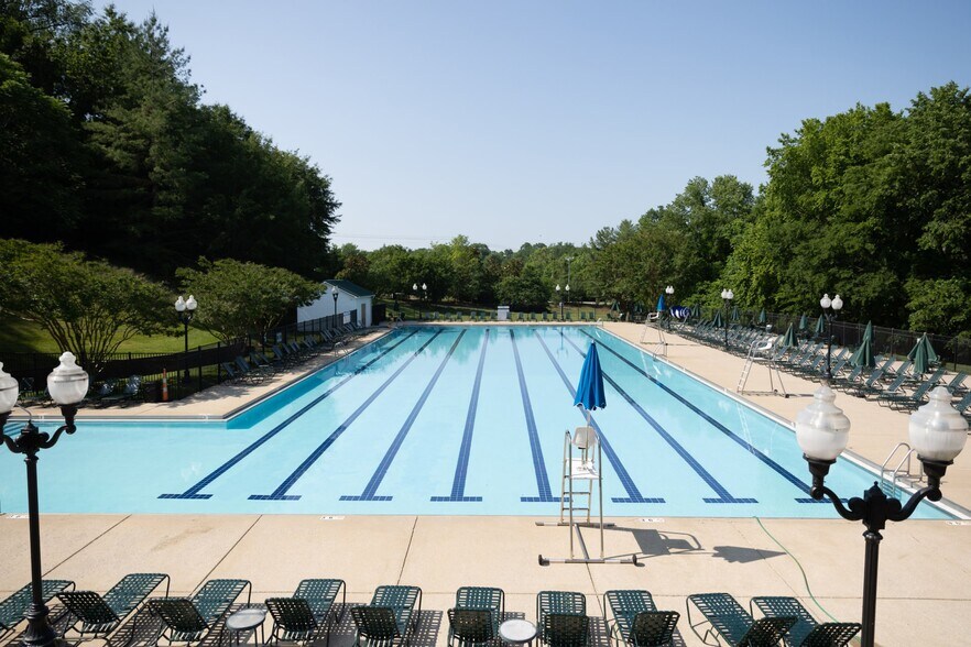 Olympic Size Pool - 1530 Bledsoe Ln